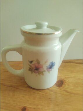 Vintage Sadler Windsor fine porcelain teapot 12 oz